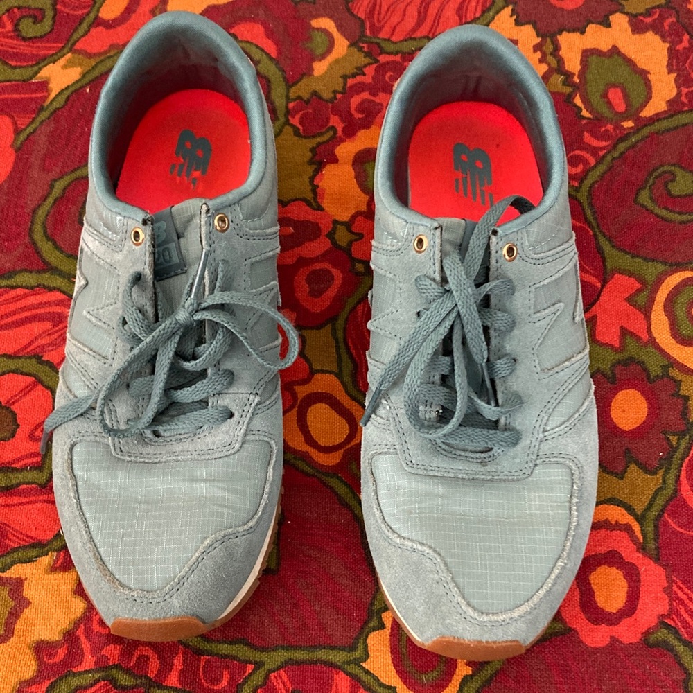 New Balance 420 women’s sneakers in blue gray size 10